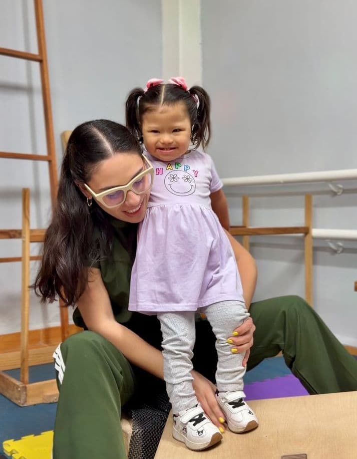 Sesión de fisioterapia pediátrica